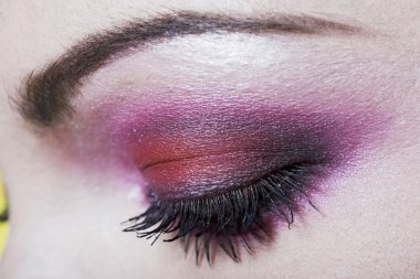 kadın göz makyajı