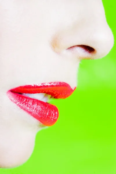 빨간 립스틱을 바른 여인의 입술 — 스톡 사진