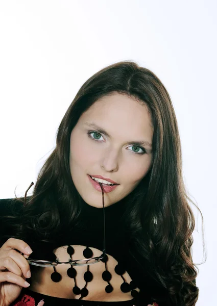 Studio shot portrait of a beautiful 25 years old smiling woman — Stock Photo, Image