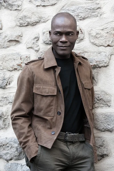 Bonito retrato do homem afro-americano — Fotografia de Stock