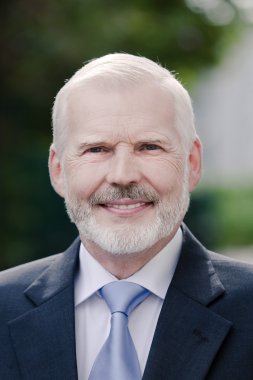 üst düzey iş adamı pozitifliği gülümsemek