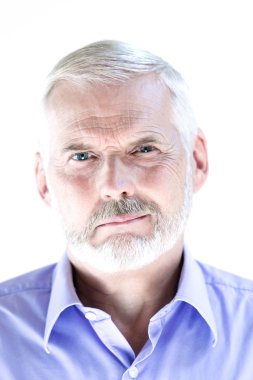 somurtkan titredigini komuta sizde portre