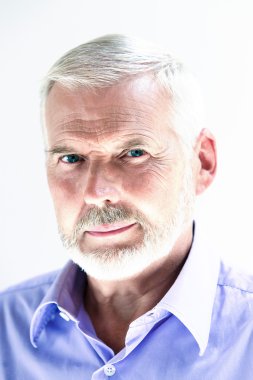 Komuta sizde portre gülümseyen