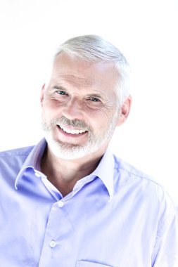 Komuta sizde dişlek gülümsemek