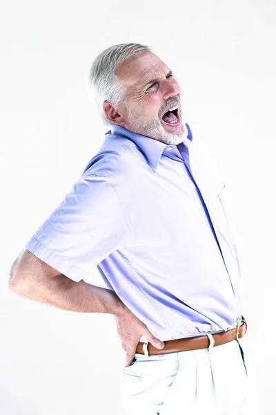 Hombre mayor retrato gritando dolor de espalda —  Fotos de Stock
