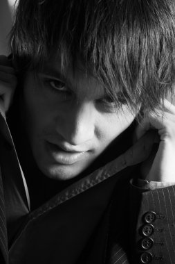 etkileyici genç adam