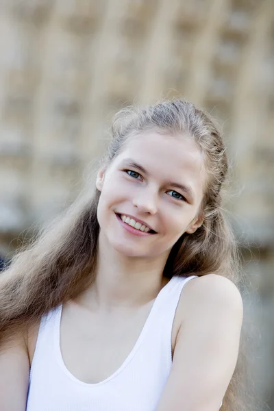 Woman visiting paris — Stock Photo, Image