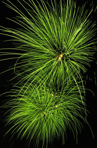 Vuurwerk in de nacht van Parijs Frankrijk — Stockfoto