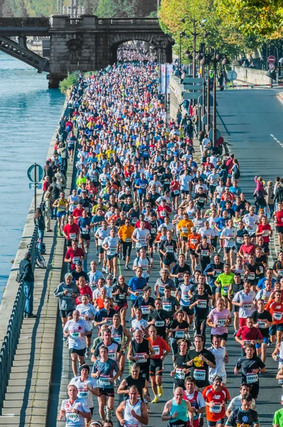 Běží maratón Paříž Francie — Stock fotografie