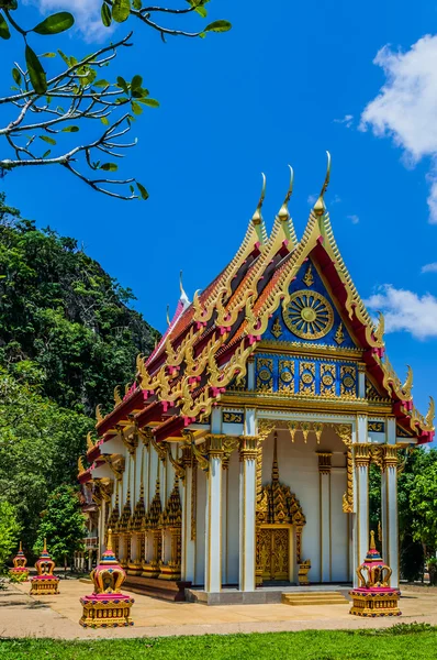 Suwankuha tempel phang nga phuket thailand — Stockfoto