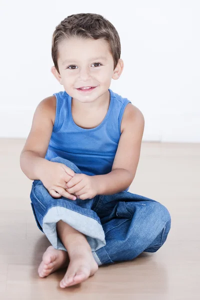 Niño encantador y expresivo — Foto de Stock