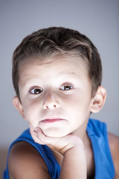 Okouzlující a expresivní dítě — Stock fotografie