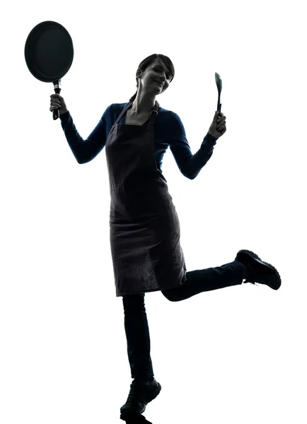 A nő boldog, főzés, sütés serpenyőben silhouette gazdaság — Stock Fotó