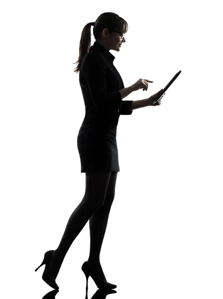 Business woman walking computer computing typing digital table — Stock Photo, Image