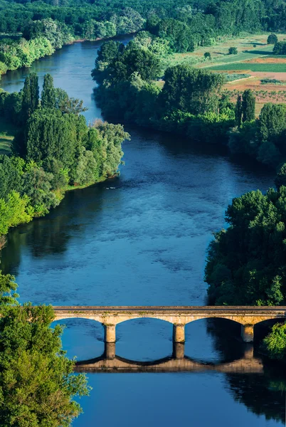 Medevial bridge over the dordogne river — Stock Photo, Image