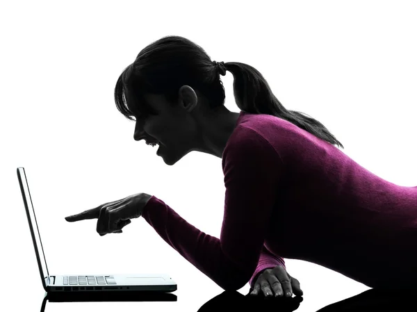 Mulher boca aberta apontando computação laptop computador silhueta — Fotografia de Stock
