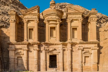 Nabatean şehir Petra'dan manastırda (Al Deir) jordan
