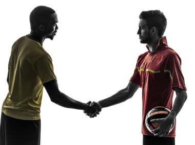 iki erkek futbol oyuncusu karşılıklı el sıkışma siluet