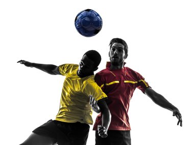 iki erkek futbol oyuncusu topa siluet mücadele