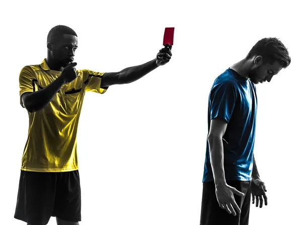 两名男子足球运动员和裁判员显示红色卡剪影 — 图库照片