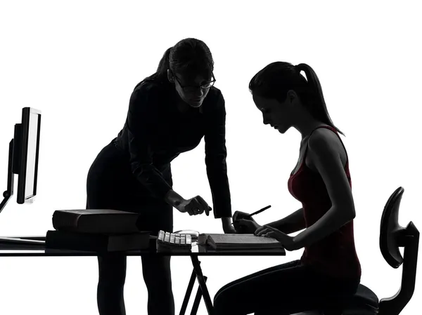 Insegnante donna madre adolescente ragazza studiando silhouette — Foto Stock