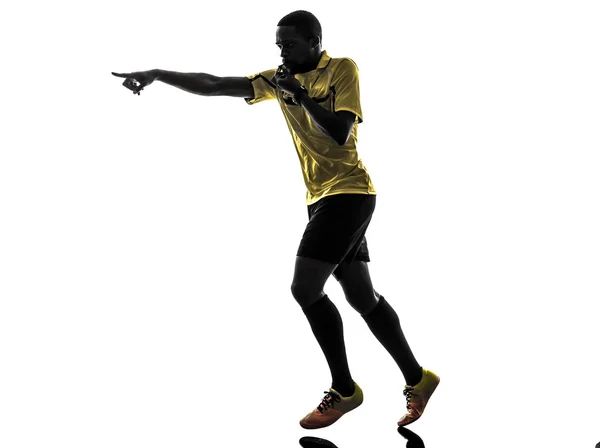 Een Afrikaanse man scheidsrechter lopende fluitend silhouet — Stockfoto