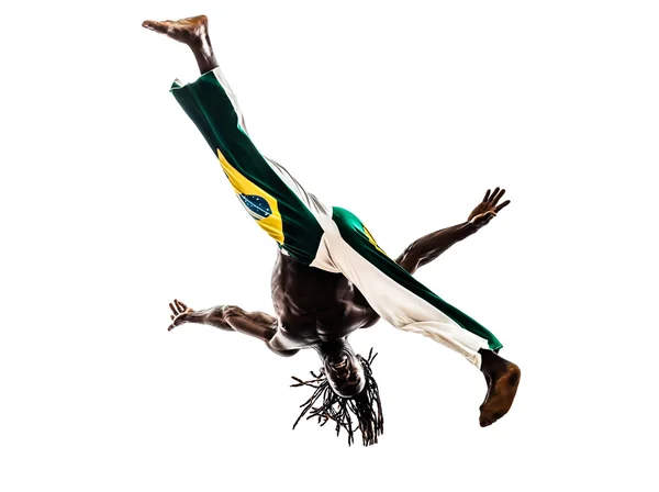 Brasileiro preto homem dançarino dança capoiera — Fotografia de Stock