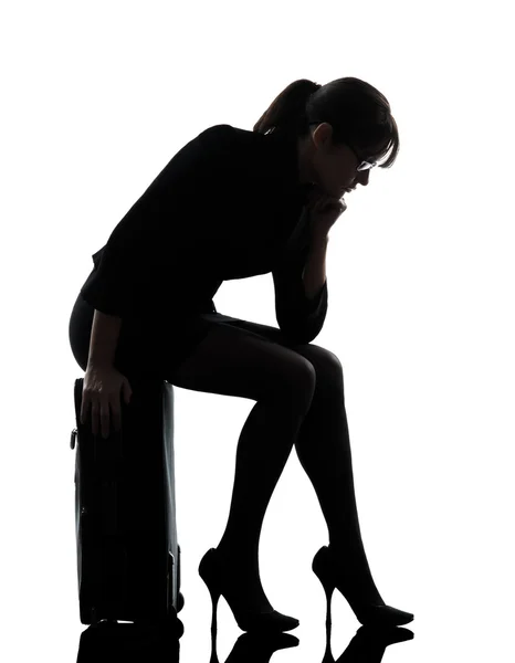 Affärskvinna reser ledsen trött siluett — Stockfoto