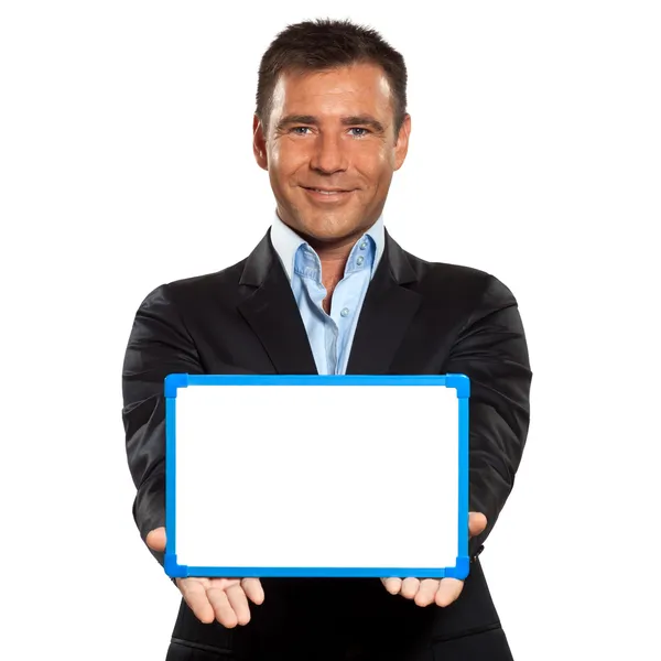 Ein Geschäftsmann hält ein Whiteboard in der Hand — Stockfoto