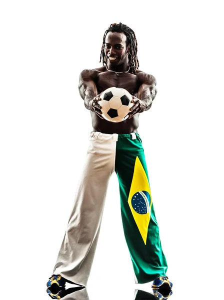Brésilien noir homme joueur de football tenant montrant football — Photo