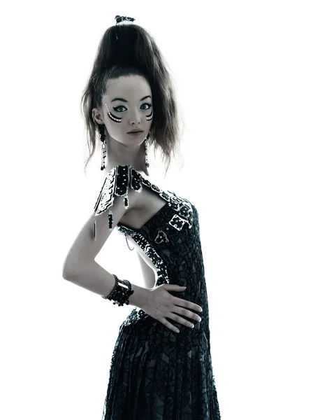 Femme mode robe d'été en soie noire — Photo
