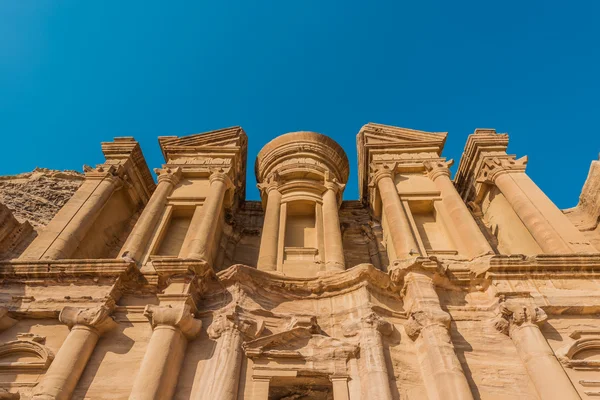 A kolostor (Al-Deir) nabateus város petra jordan — Stock Fotó