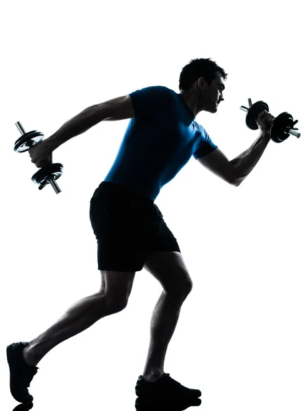 Hombre ejercitando el entrenamiento con pesas ejercitando la postura de fitness — Foto de Stock