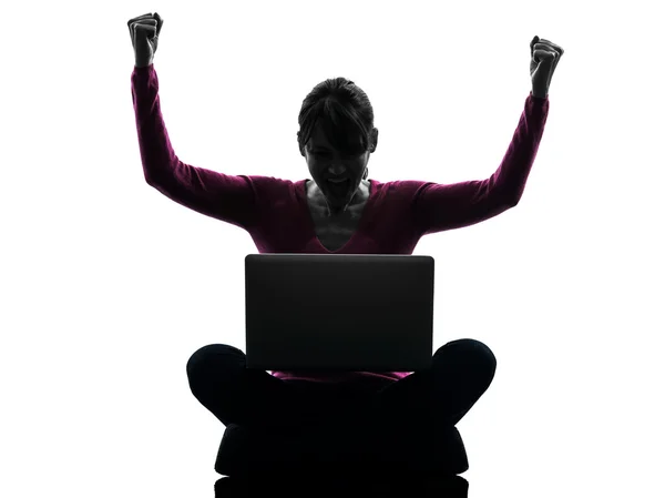 Vrouw gelukkig winnende computing laptop computer silhouet — Stockfoto