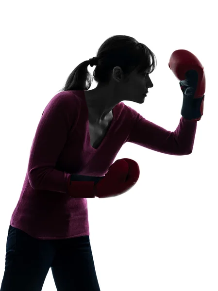 ボクシング グローブ シルエットと成熟した女性 — ストック写真