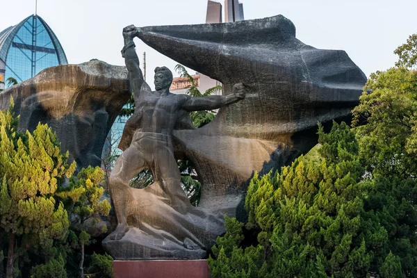 Estátua herói revolucionário no bund shanghai china — Fotografia de Stock