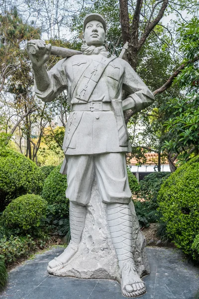 Revolutionaire held standbeeld people's park shanghai china — Stockfoto