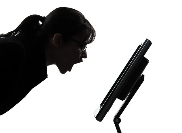Υπολογιστή γυναίκα των επιχειρήσεων πληροφορικής ουρλιάζοντας θυμωμένος σιλουέτα — Φωτογραφία Αρχείου