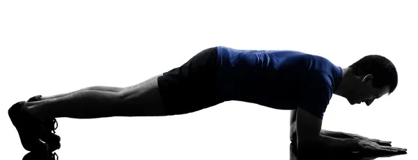Homem exercitando exercícios push-ups — Fotografia de Stock