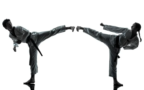 Karate taekwondo arti marziali uomo donna coppia silhouette — Foto Stock