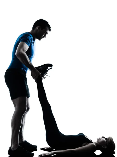 Aerobic-Instruktor mit reifen Frauen beim Training — Stockfoto