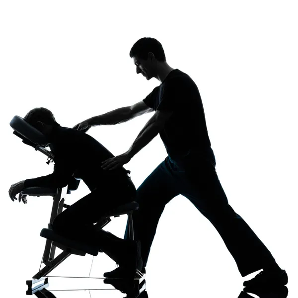 Rückenmassage mit Stuhl — Stockfoto