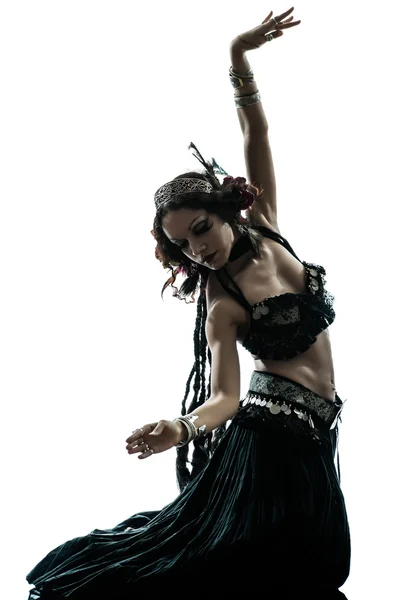 Arabische vrouw buikdanseres dansen — Stockfoto