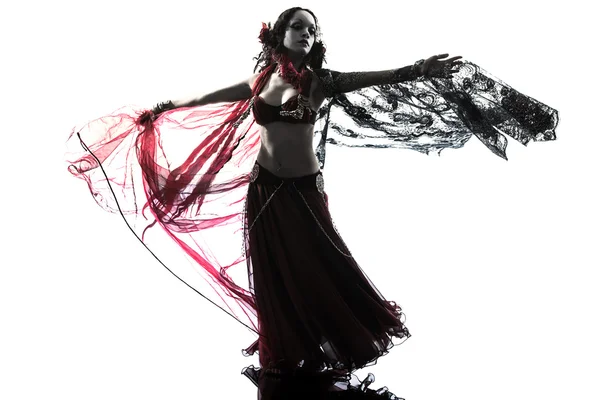 Mujer árabe vientre bailarina bailando silueta —  Fotos de Stock