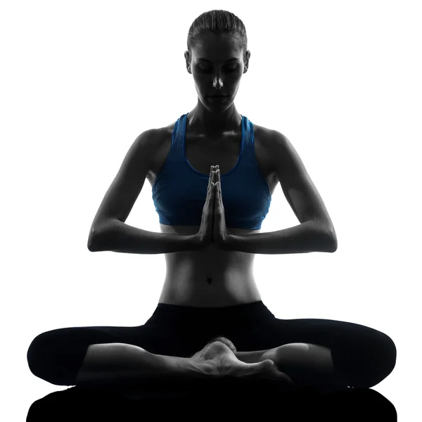 Frau übt Yoga Meditation sitzende Hände verbunden Silhouette — Stockfoto