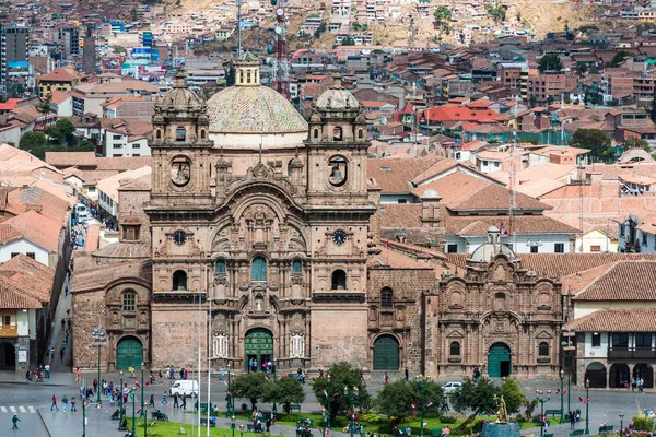 Пташиного польоту міста Куско перуанських Анд — стокове фото