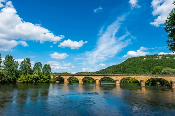 Pont médiéval sur la Dordogne — Photo