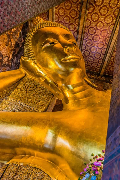 Reclining buddha — Stock Photo, Image