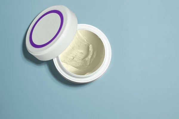 Renkli arkaplanda logo olmadan saç cilası