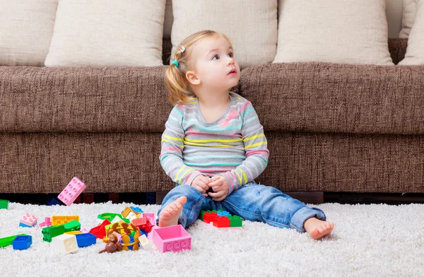 Heimspielendes Kind — Stockfoto